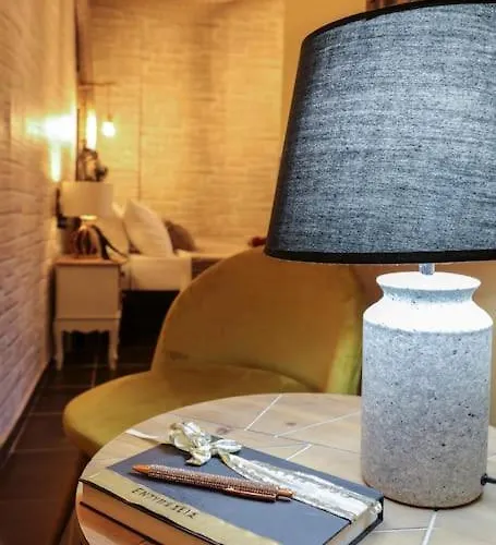 Irida Cozy House Center