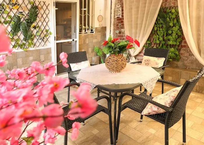 Irida Cozy House Center