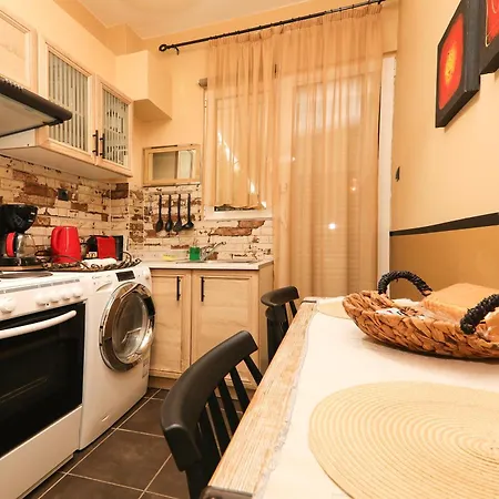 Irida Cozy House Center *