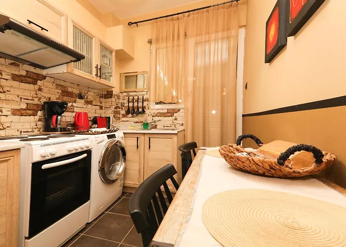 Irida Cozy House Center *